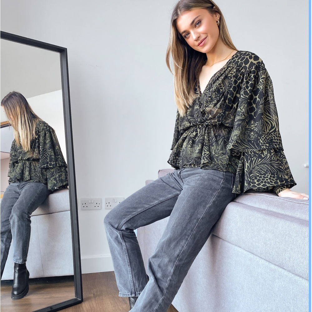 NWT Topshop IDOL Ruffle Blouse in Animal Print